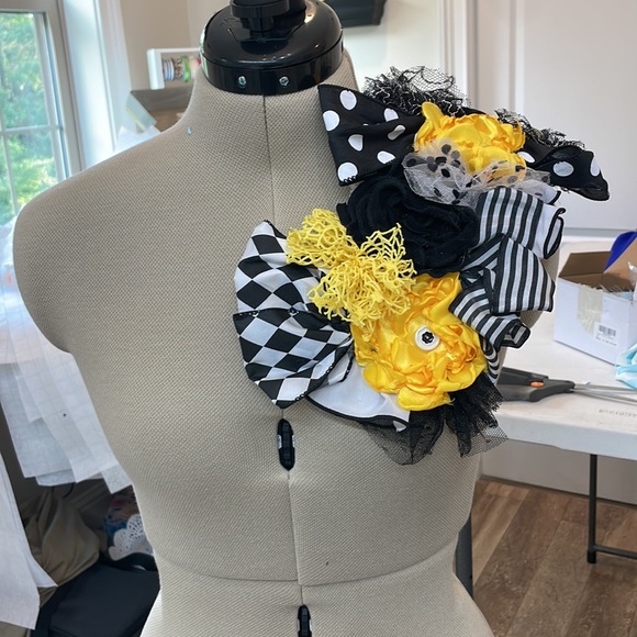 Over the shoulder floral pins! - Picture 2 of 3